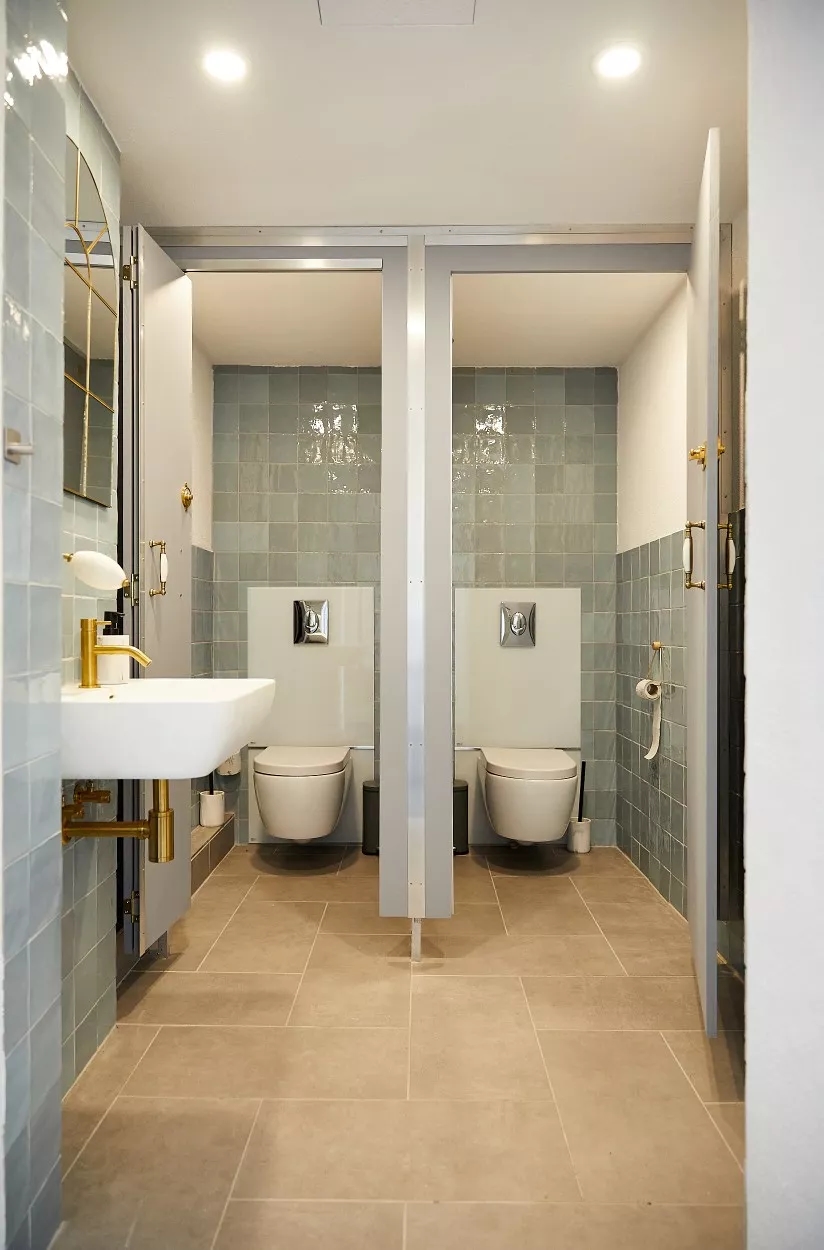 Die Gäste-Toiletten des Konferenzraums Die Kabine