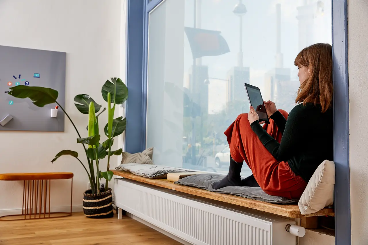 Tageslicht durch große Fenster